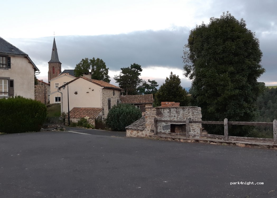 (15100) Saint-Georges - Le Bourg — foto 2