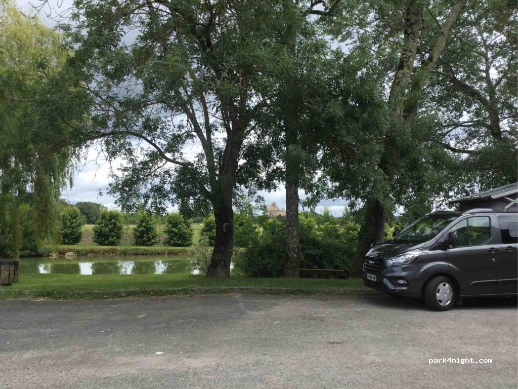 (17210) Bussac-Forêt - 10 Place du Champ de Foire — foto 2