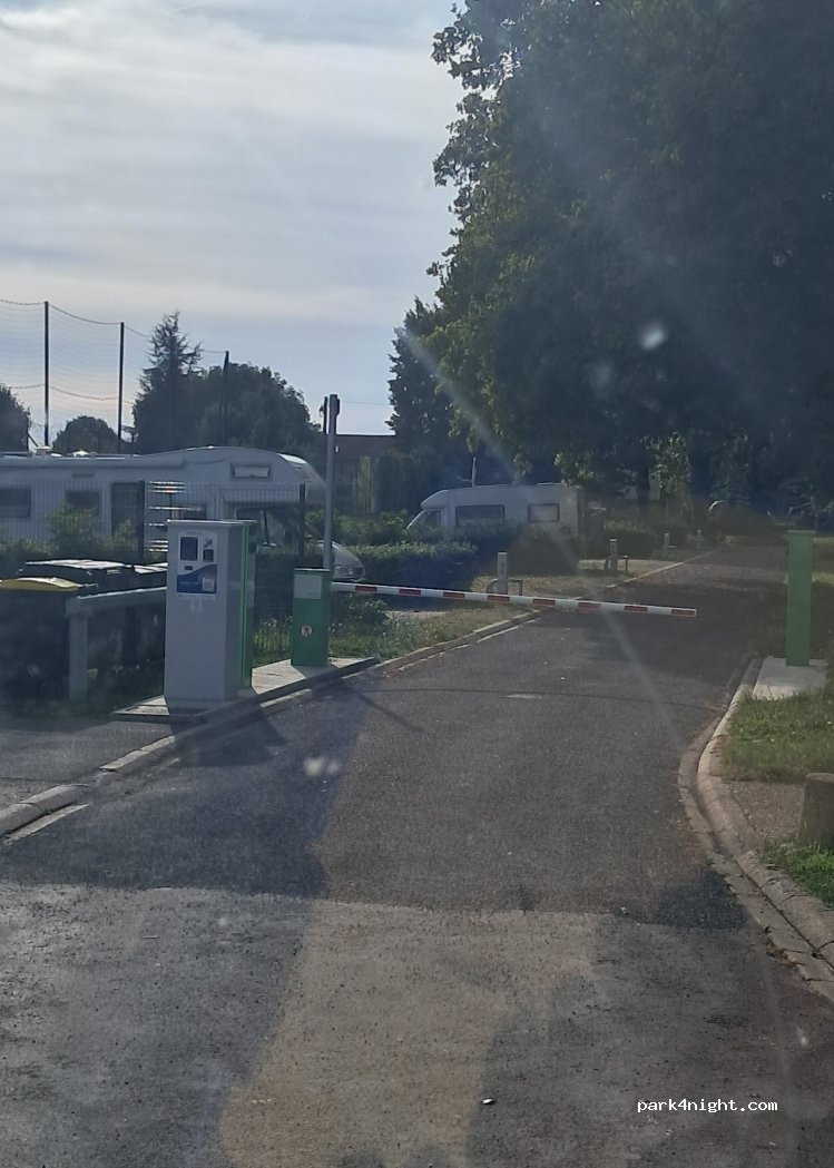 (45340) Beaune-la-Rolande - A19 — foto 3