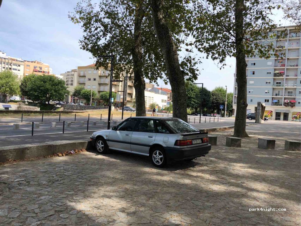 (4705) Braga - Avenida Doutor Francisco Pires Gonçalves — foto 2