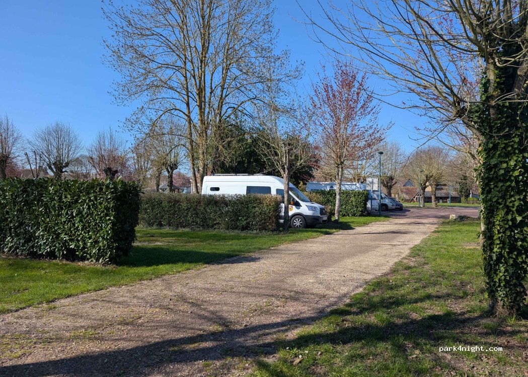 (28190) Courville-sur-Eure - Avenue Thiers — foto 4