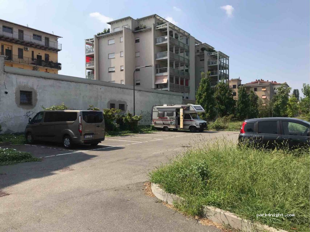 (20161) Milano - 13 Via Pesaro — foto