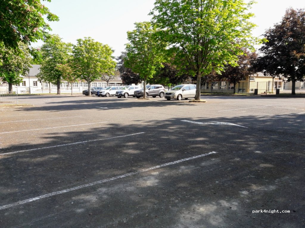 (86220) Dangé-Saint-Romain - 4 Place du Champ de Foire — foto 3