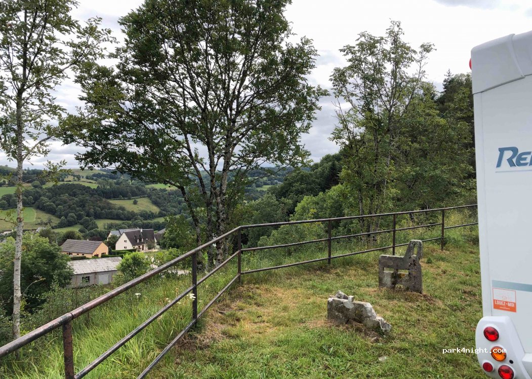 (15400) Riom-ès-Montagnes - 18 Rue du Sard — foto 2