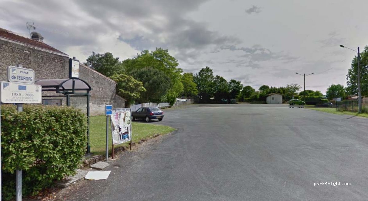 (33240) Saint-Laurent-d'Arce - Le Bourg — foto