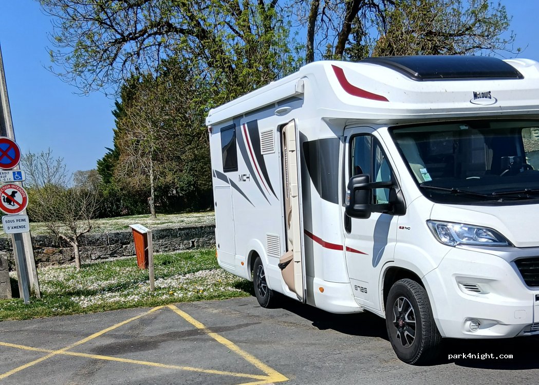 (33240) Saint-Laurent-d'Arce - Le Bourg — foto 3