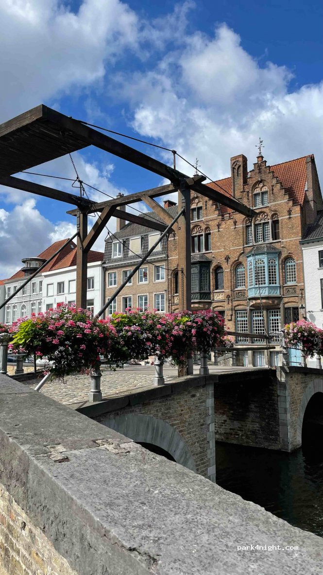 (8000) Brugge - Potterierei — foto 4