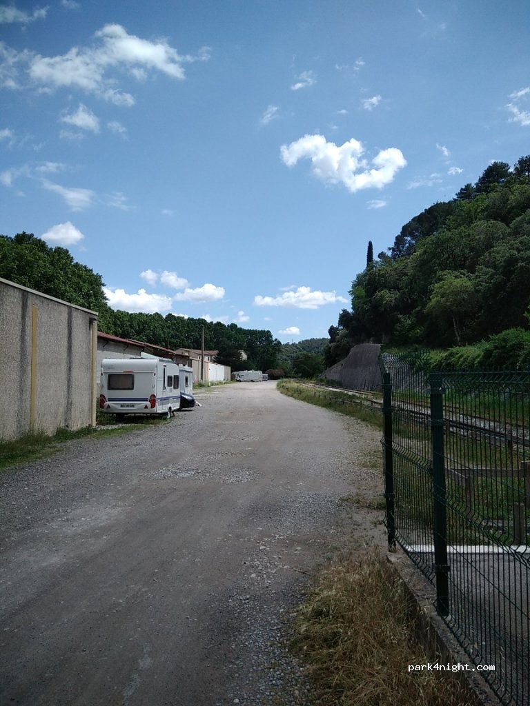 (30140) Anduze - 34 Place de la Gare — foto