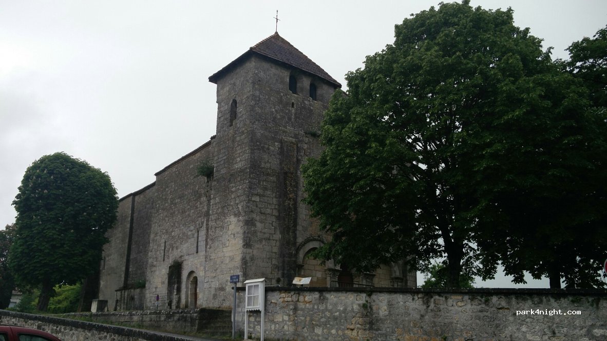 (16600) Touvre - 6 Place de l'Église — foto 2