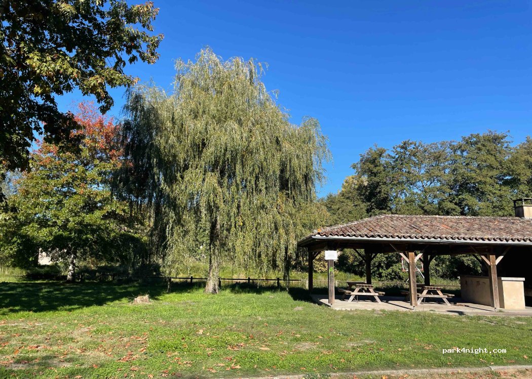 Aire de camping-car Bernos-Beaulac — foto 5
