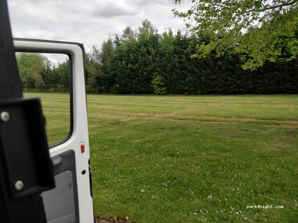 (KT16 8PU) Chertsey - Staines Road — foto