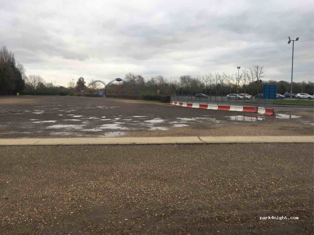 (KT16 8PU) Chertsey - Staines Road — foto 2