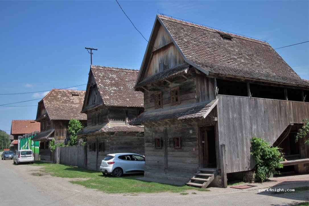 (44325) Krapje - Unnamed Road — foto