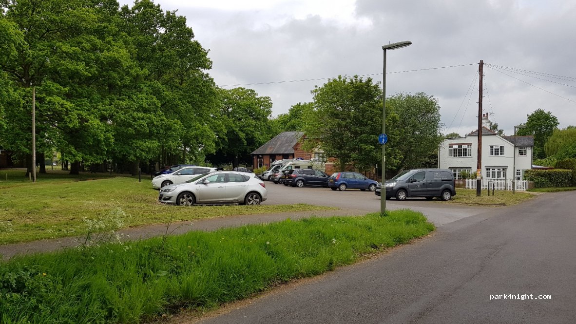 (GU24 9EG) Bisley - 1 School Close — foto
