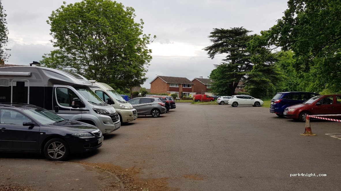 (GU24 9EG) Bisley - 1 School Close — foto 3