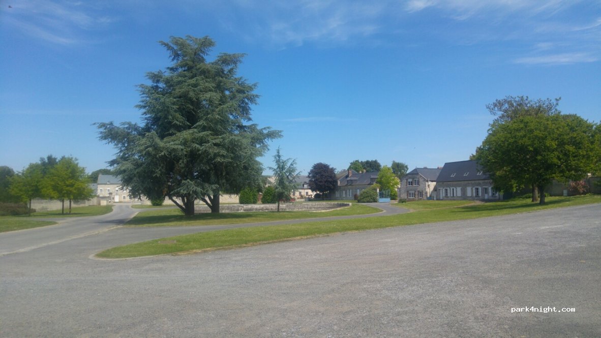 (02340) Clermont-les-Fermes - 8 Cour des Fermés — foto