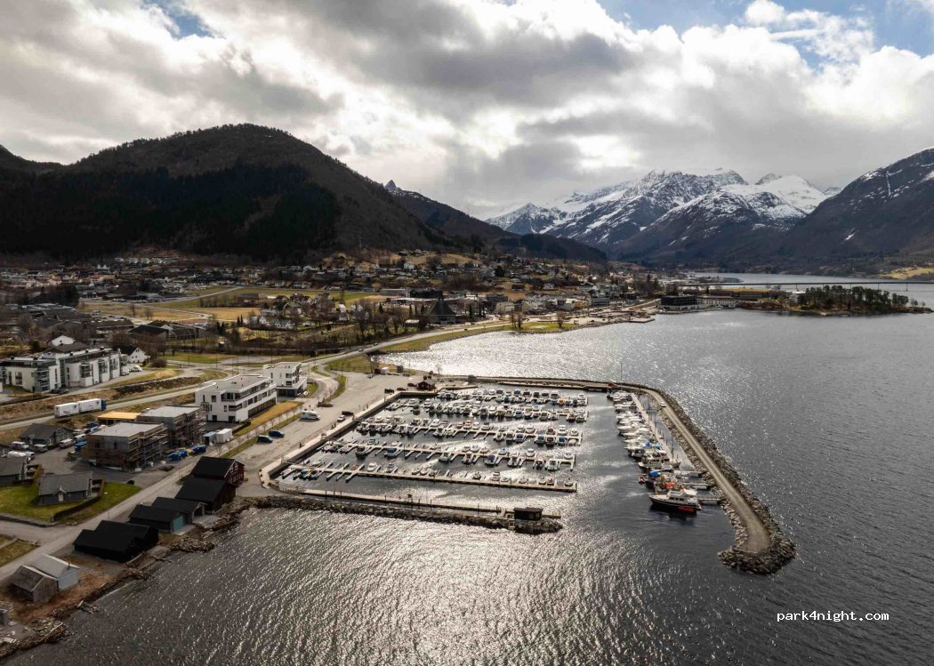 Bobilparkering Sykkylven — foto 4