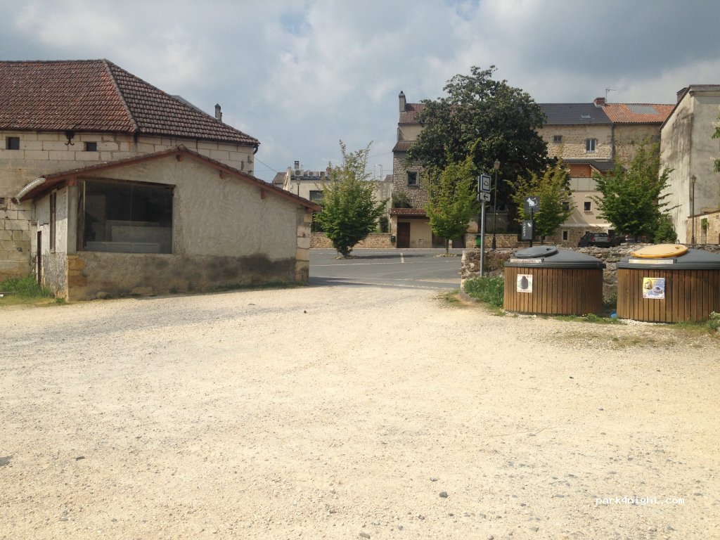 (24800) Thiviers - 21 Rue André Gay — foto 2