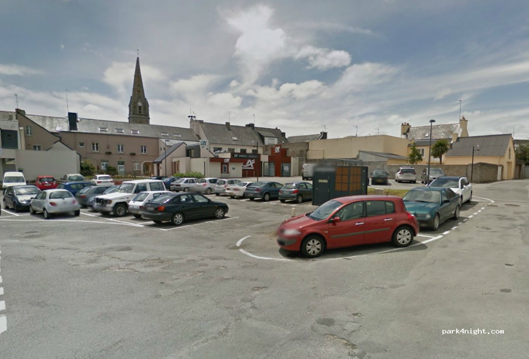 (56240) Plouay - 10 Place du Vieux Château — foto
