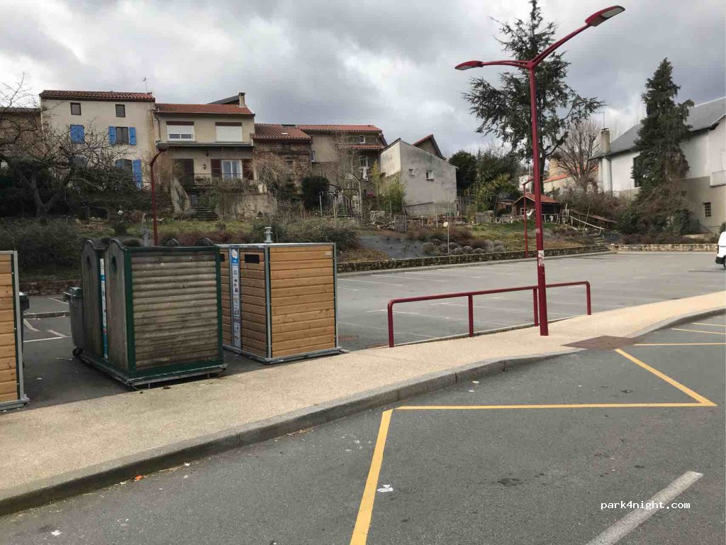 (42410) Pélussin - 4 Place du Fossé — foto 3