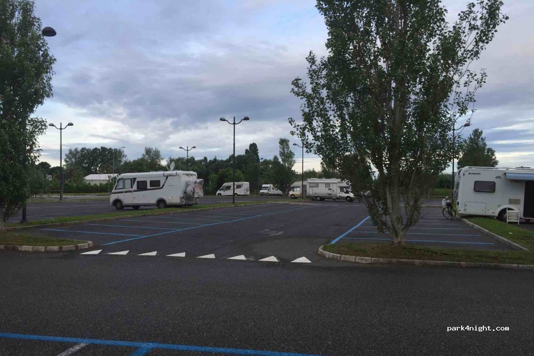 Area Sosta Camper Grado — foto