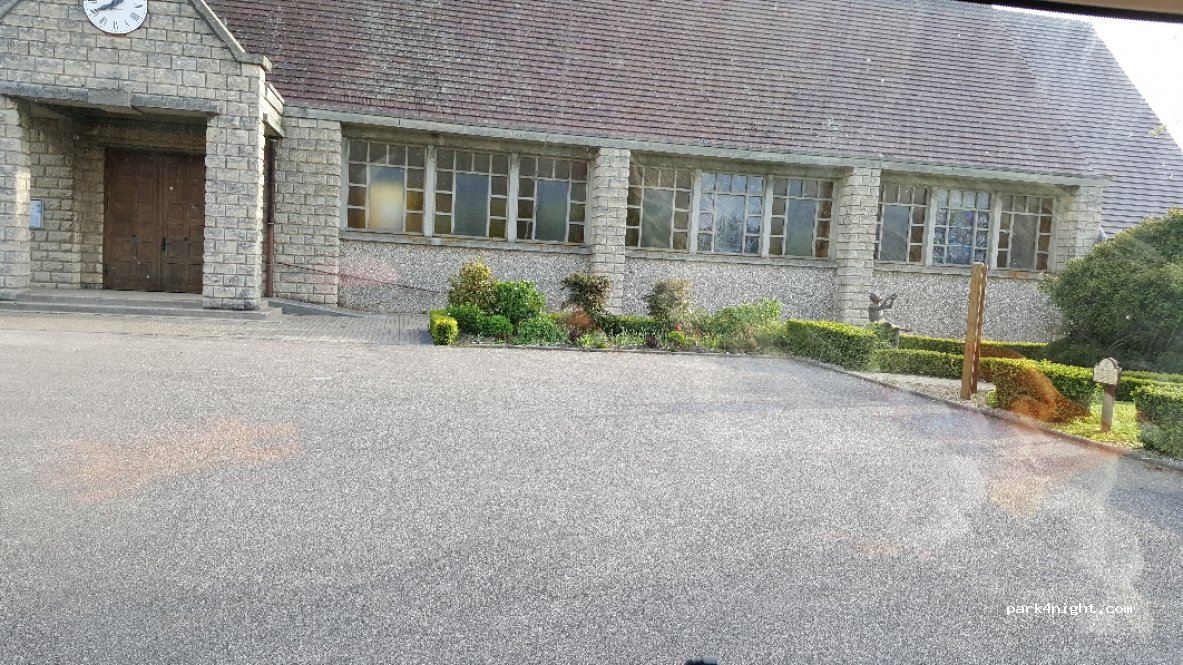 (76370) Berneval-le-Grand - 1 Place de l'Église — foto