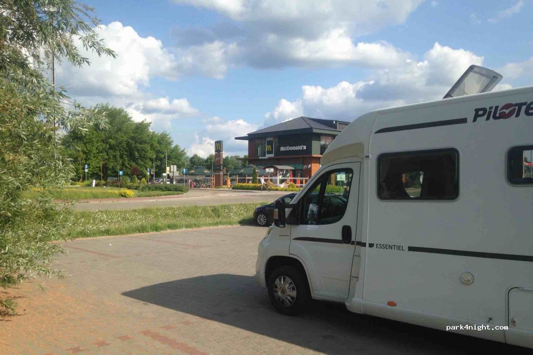 (05-126) Nieporęt - rondo Imienia Jana Pawla II — foto 2