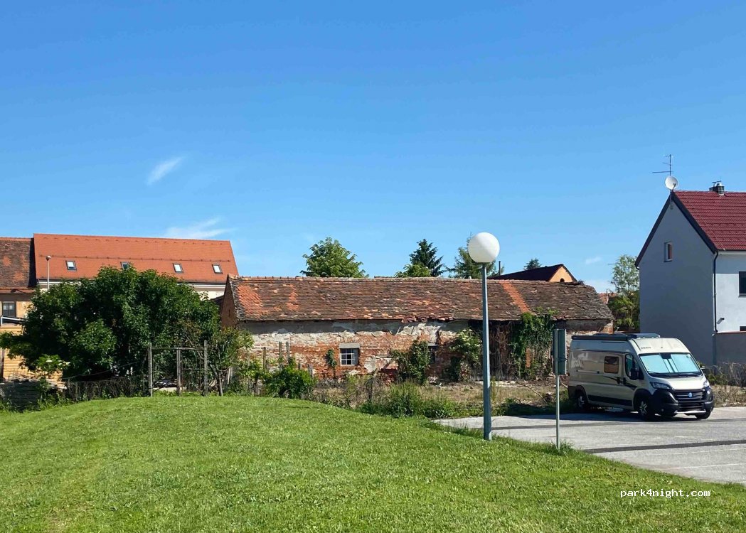 (42000) Varaždin - Ul Kralja Petra Krešimira IV 19 — foto 2