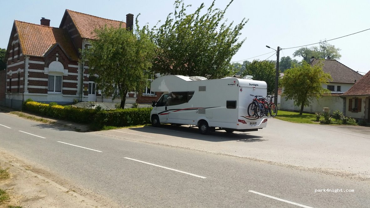 (62170) Sempy - 1-3 Place des Tilleuls — foto