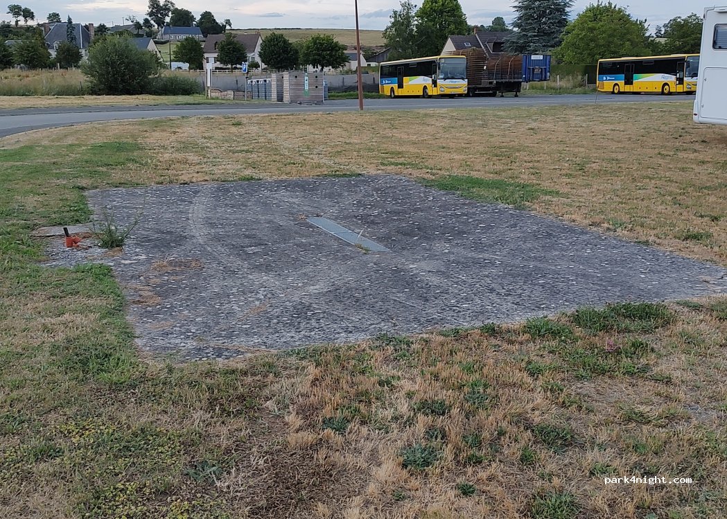 (72800) Luché-Pringé - 2-8 Rue des Prunus — foto 2