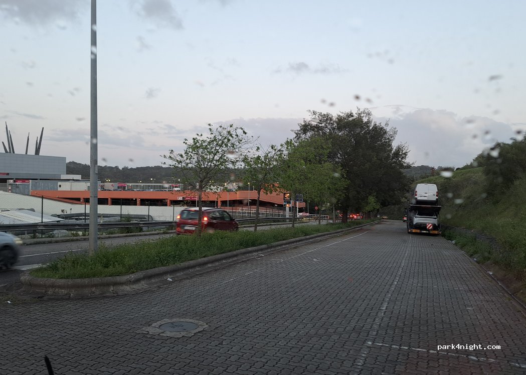 (2790) Carnaxide - Rua Quinta do Salrego — foto 2