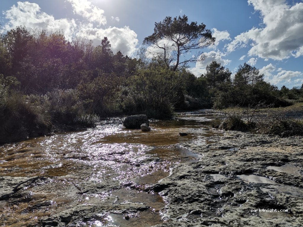(83136) Mazaugues - Les Escornaires — foto 3