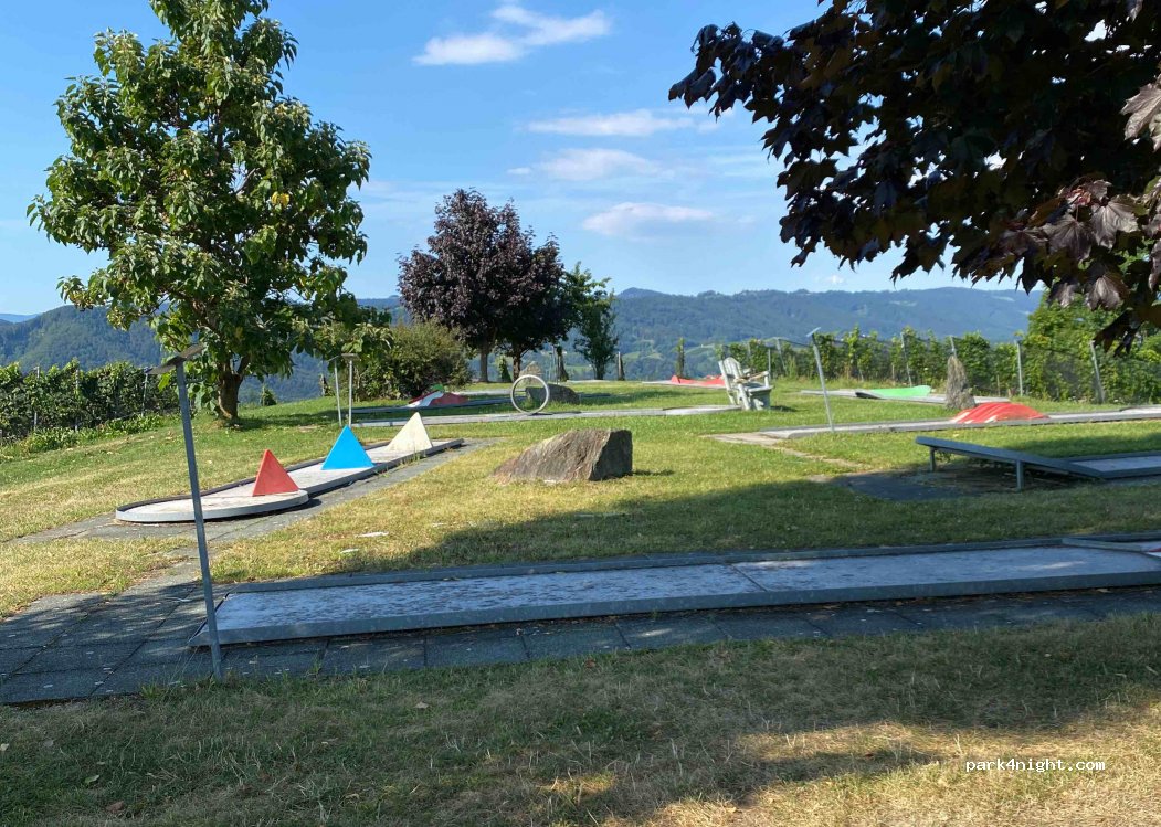 Wohnmobil- und Wohnwagenstellplatz — foto 2