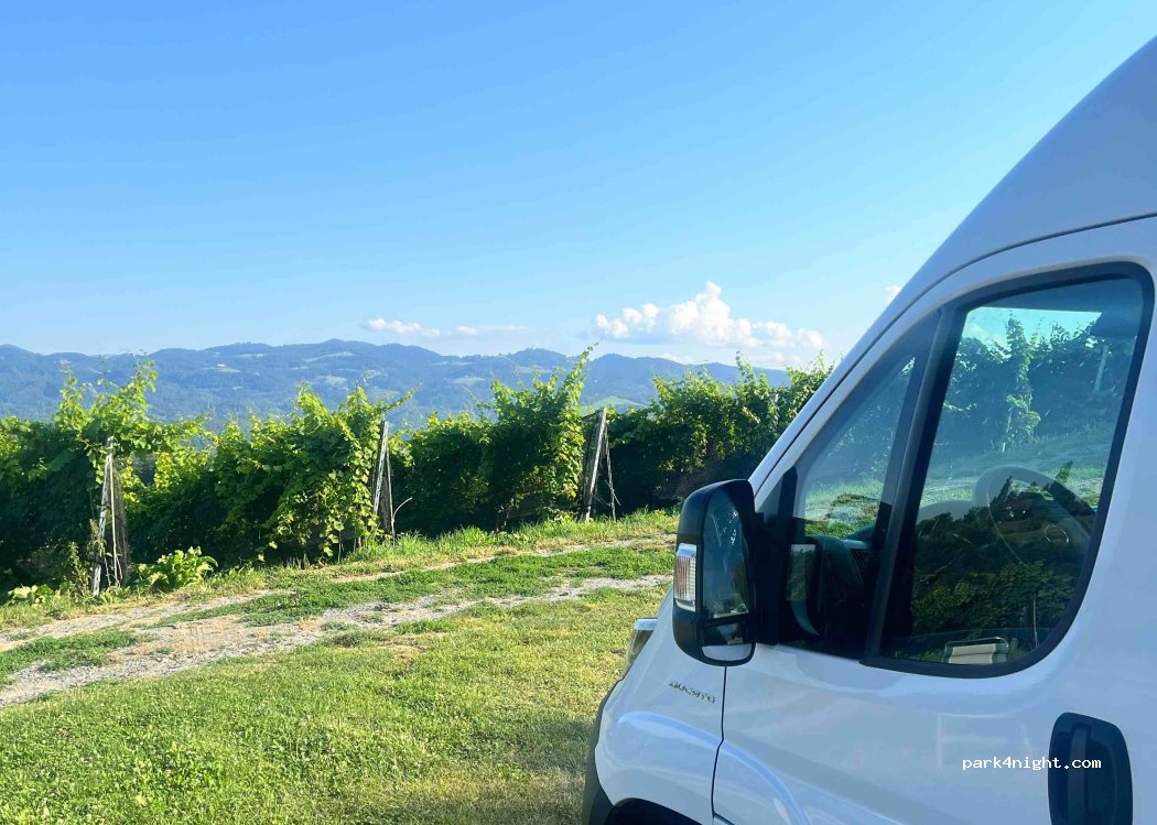 Wohnmobil- und Wohnwagenstellplatz — foto 4