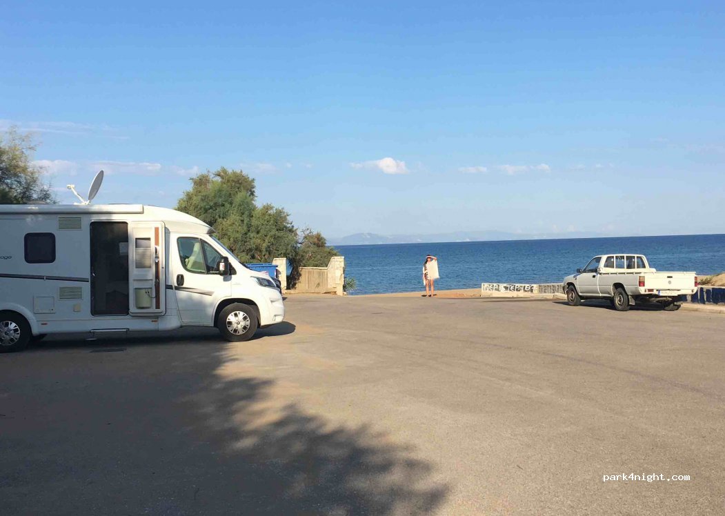 (271 00) Patronikoleika - Unnamed Road — foto 2