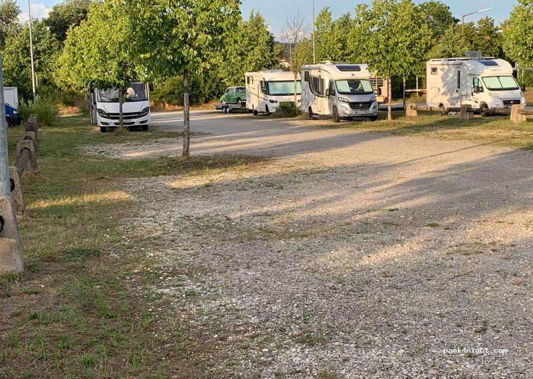 (92318) Neumarkt in der Oberpfalz - 40-44 Woffenbacher Straße — foto 2