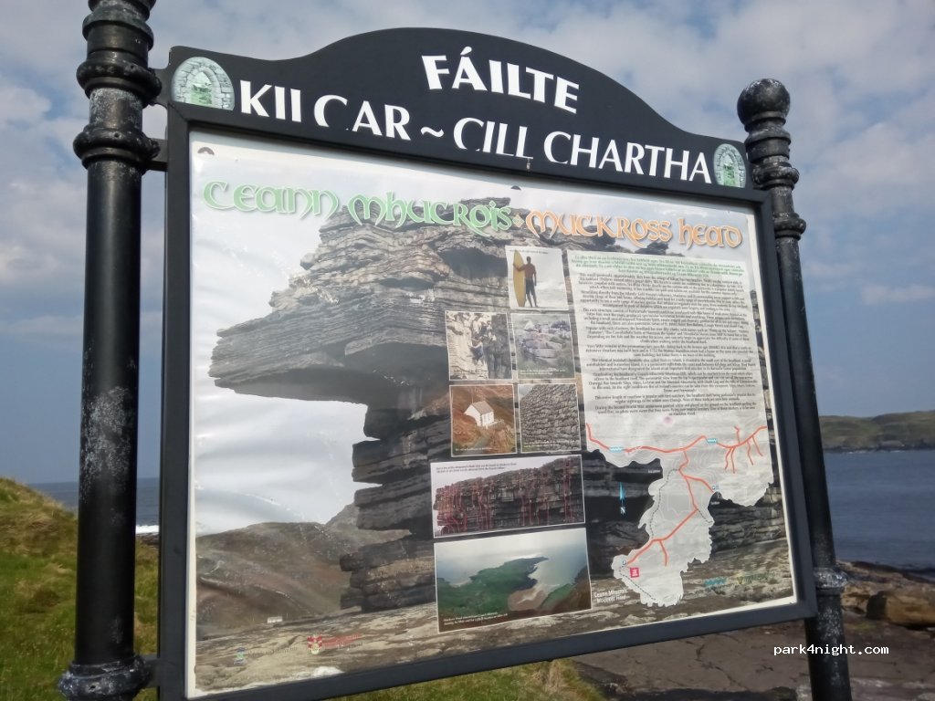 (F94 PH42) Kilcar - Unnamed Road — foto
