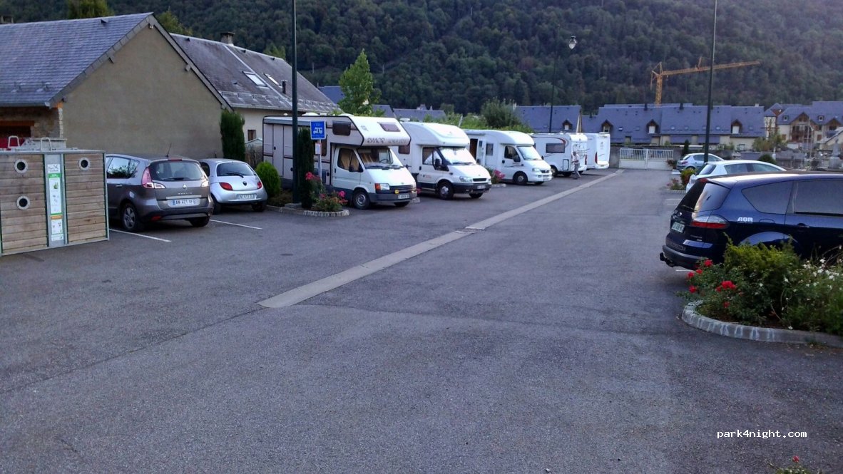 Aire de camping-cars Saint-Mamet — foto