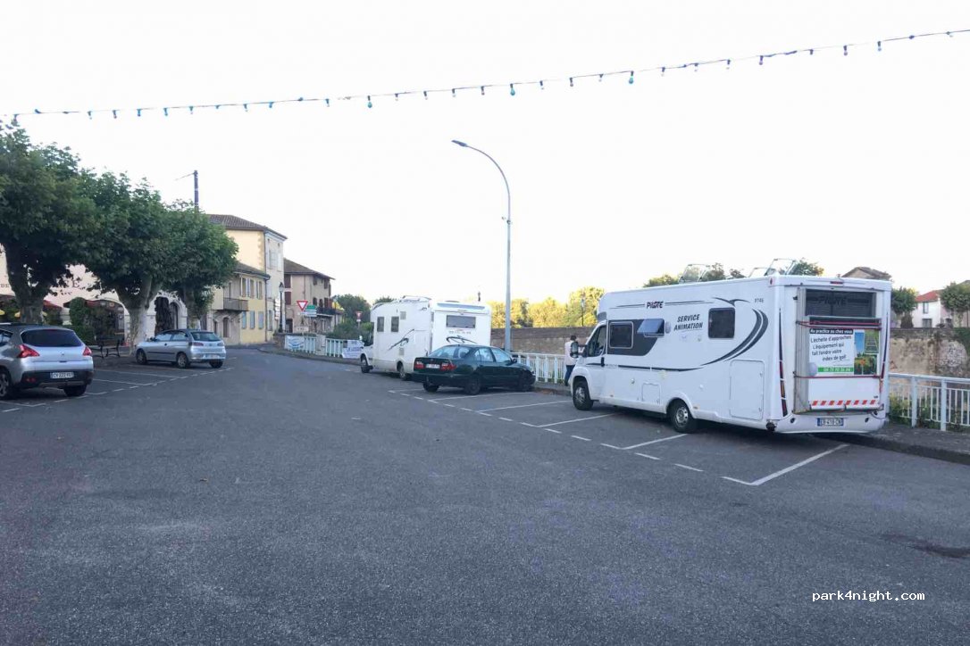 Aire de camping-cars Saint-Martory — foto 2