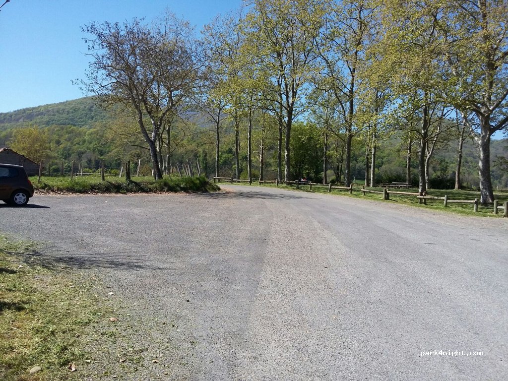 (31510) Valcabrère - 47 Le Village — foto