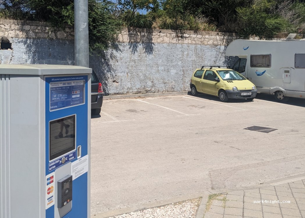 (22000) Šibenik - 33-35 prilaz tvornici — foto 4
