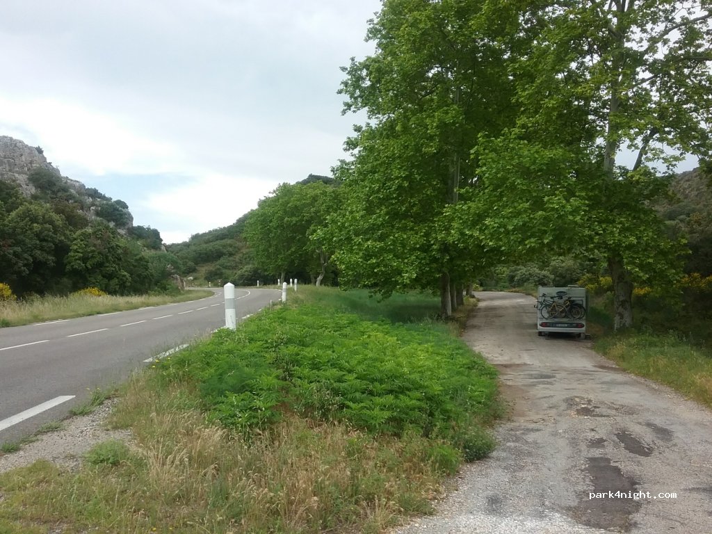 (30210) Castillon-du-Gard - D6086 — foto 2