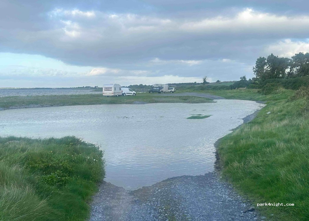(H91 A0F5) Galway - Unnamed Road — foto 2