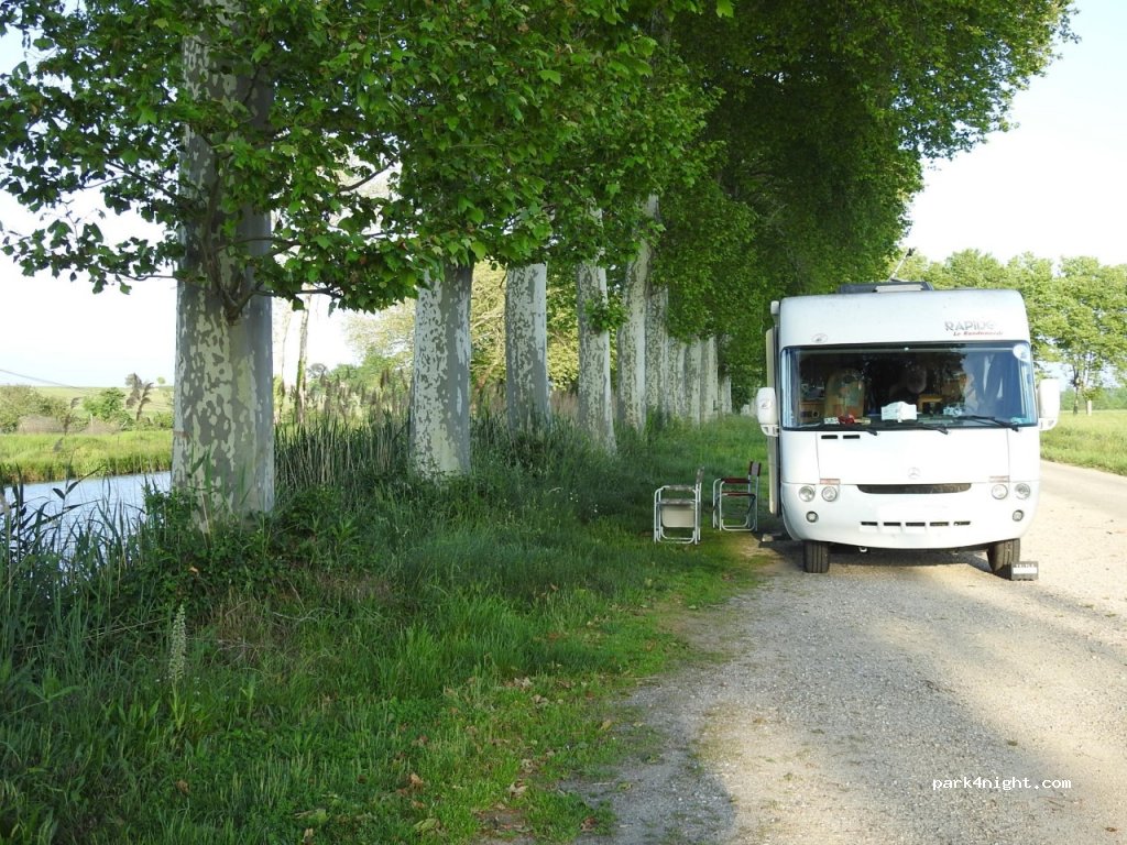 (11400) Saint-Martin-Lalande - D 116   , a gauche après le pont de  la D6113 — foto