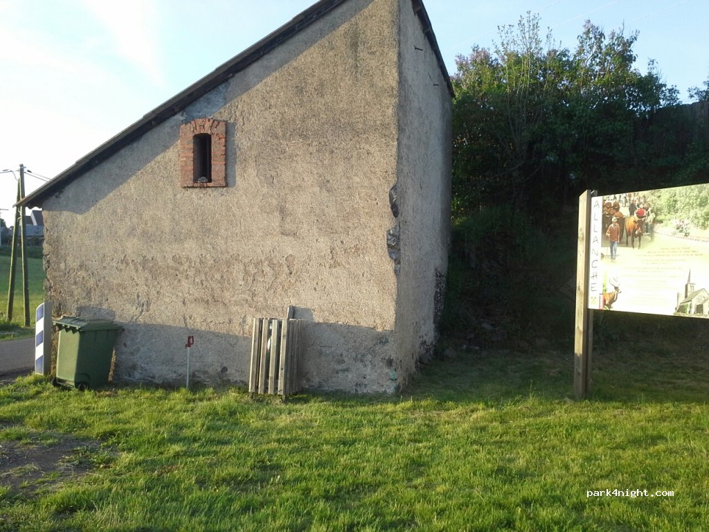 (15160) Allanche - 24 Avenue du Puy Mary — foto