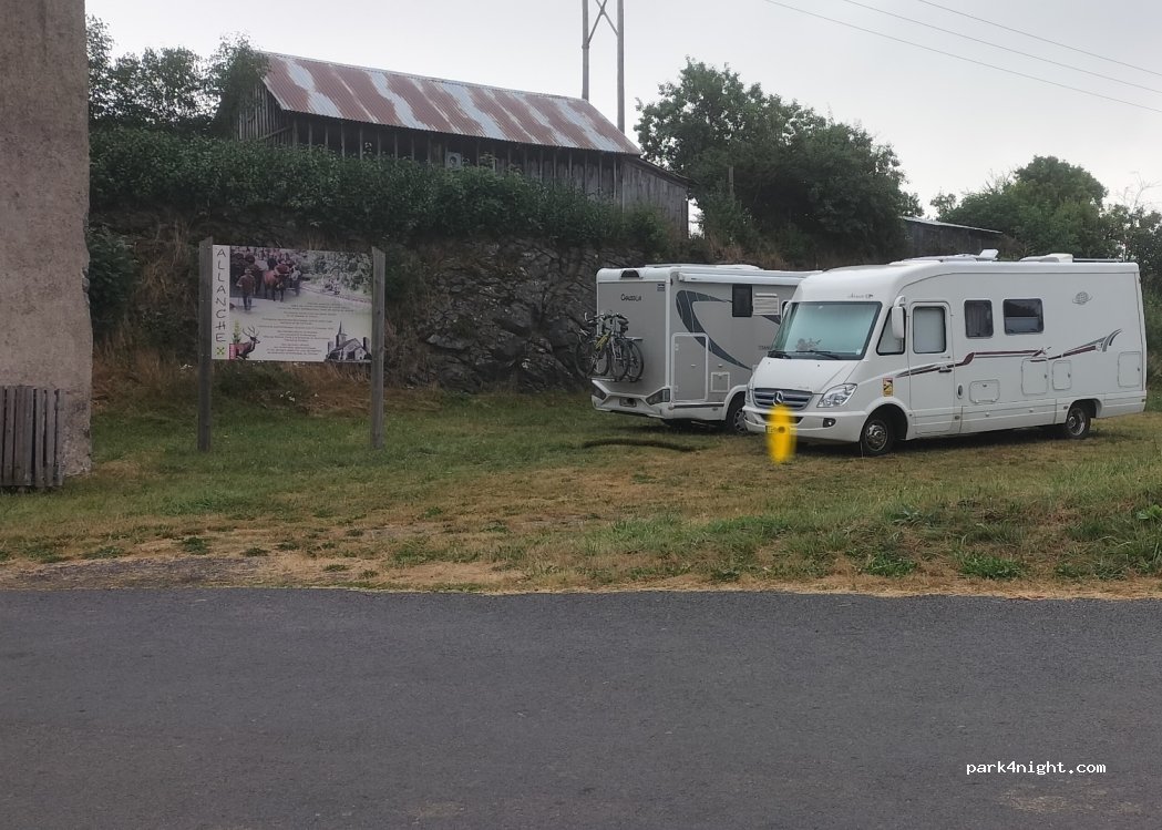 (15160) Allanche - 24 Avenue du Puy Mary — foto 4