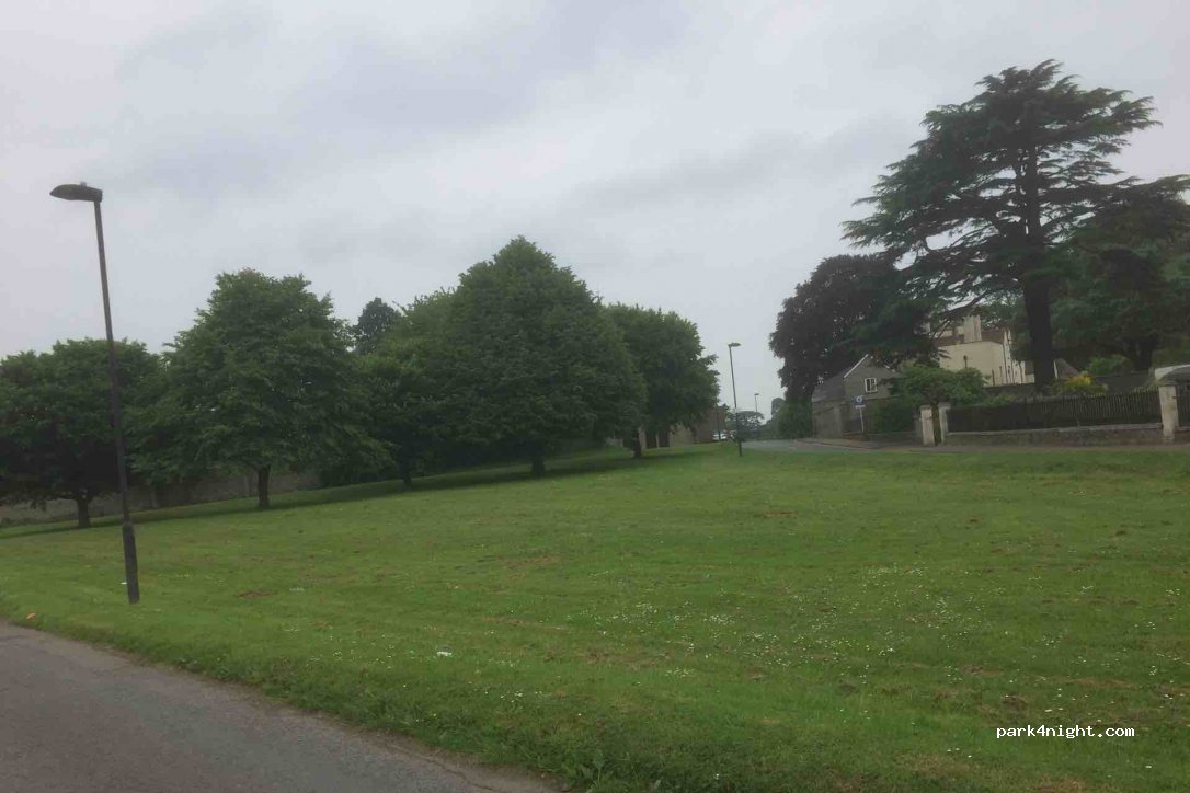 (BS16 1LU) Winterbourne - 18 Frenchay Hill — foto