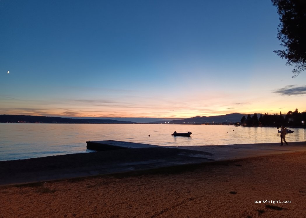 (21215) Kaštel Lukšić - Šetalište Braće Butir — foto 3