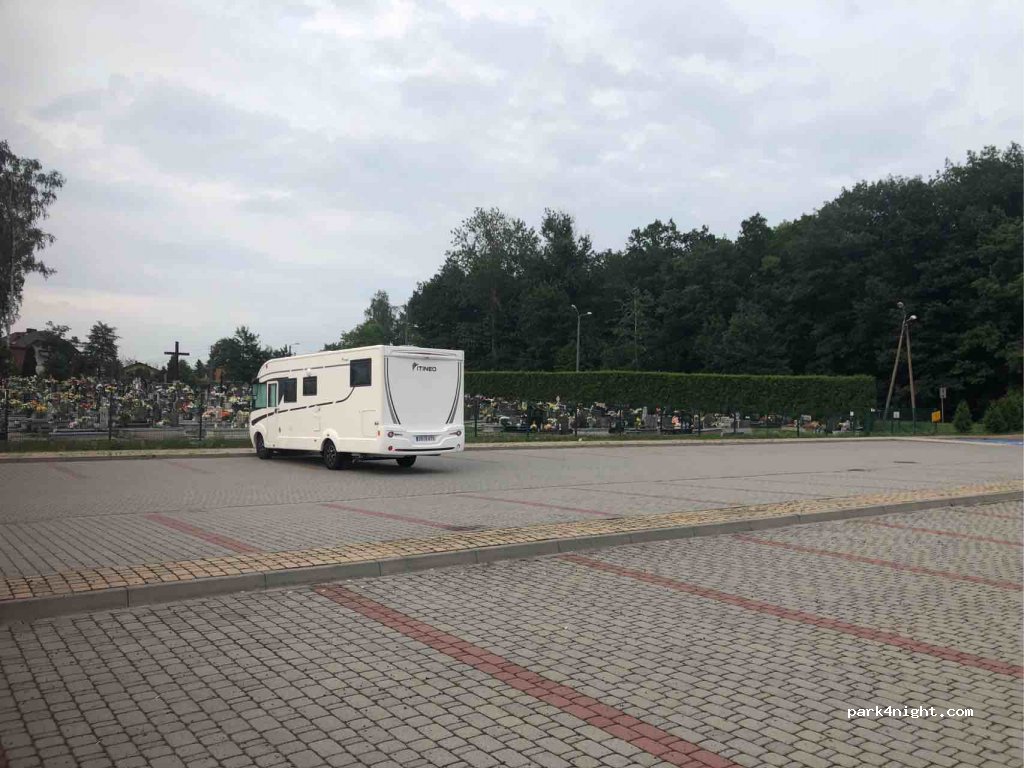 Parking przy Cmentarzu — foto