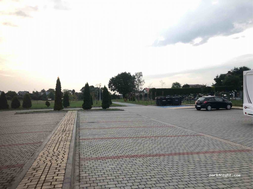 Parking przy Cmentarzu — foto 3